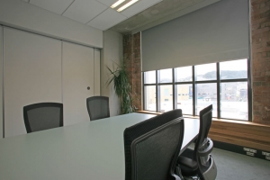 Single roller blind