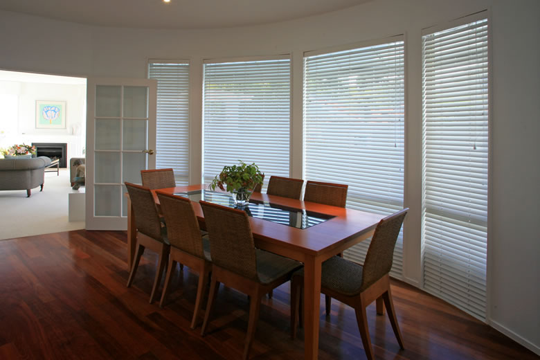 Wood Ventian blinds